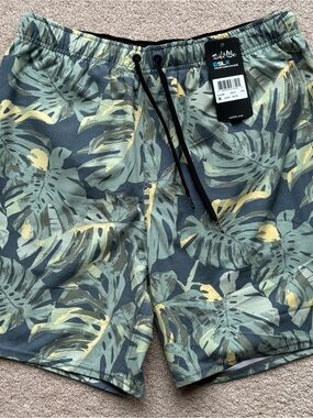NWT Salt Life Men M Jungle Vibes Volley Shorts SLX-QD Performance Swim Board